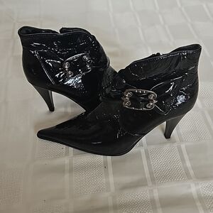 Vangelo Women's Pointy Toe Zip-Up Ankle Boots Black 7